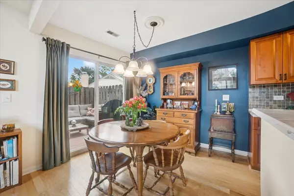 Palatine, IL 60067,1022 N Knollwood Drive