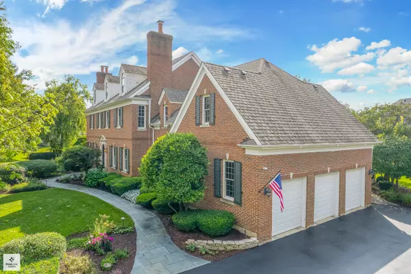 Burr Ridge, IL 60527,8010 Greenbriar Court