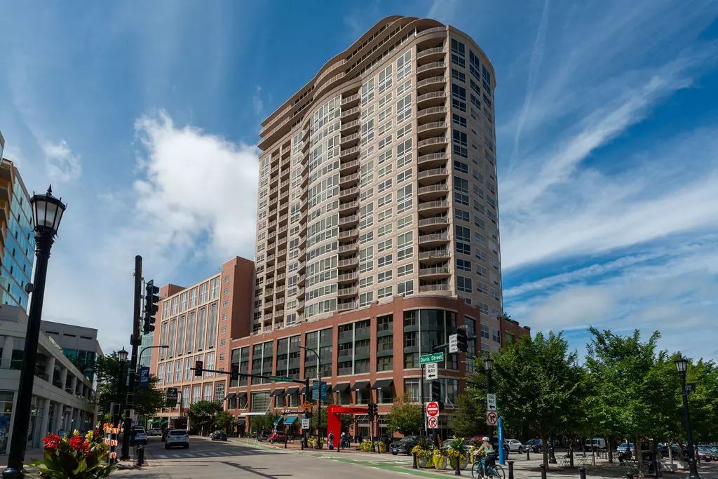 Evanston, IL 60201,807 Davis Street #1907
