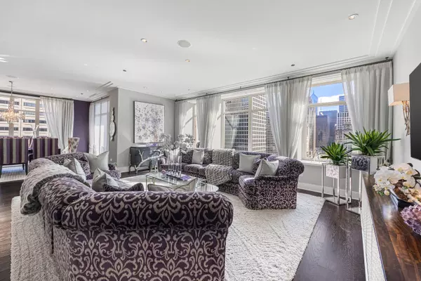 Chicago, IL 60611,118 E Erie Street #18A