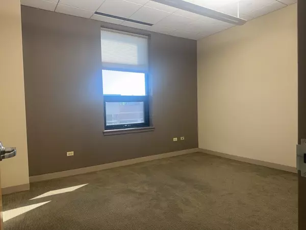 Algonquin, IL 60102,2390 Esplanade Drive #203