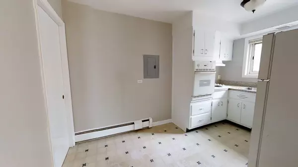 Evanston, IL 60202,828 Seward Street #2E