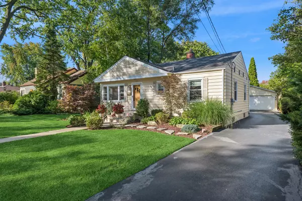 Glen Ellyn, IL 60137,738 Pleasant Avenue