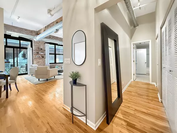 Chicago, IL 60654,520 W Huron Street #602