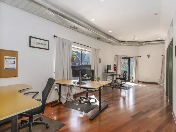 Evanston, IL 60201,1601 Simpson Street #5