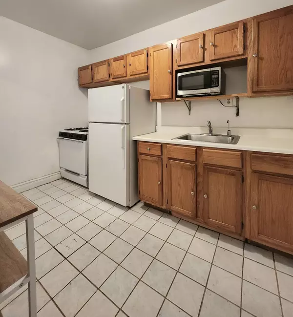 Chicago, IL 60647,2252 N Spaulding Avenue #1
