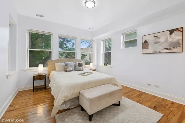 Chicago, IL 60625,3849 W Ainslie Street #1