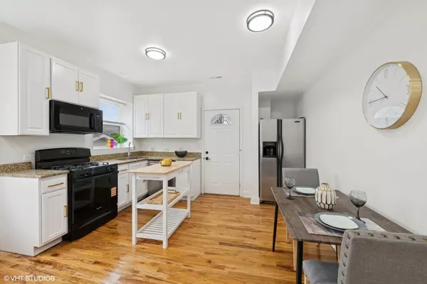 Chicago, IL 60625,3849 W Ainslie Street #1