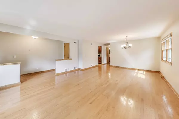 Mount Prospect, IL 60056,5 N Maple Street