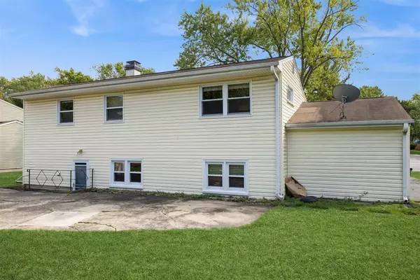 Palatine, IL 60074,1426 E Anderson Drive