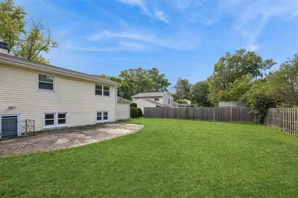 Palatine, IL 60074,1426 E Anderson Drive