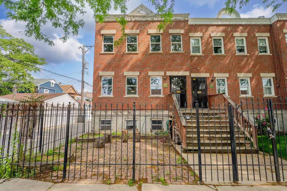 Chicago, IL 60608,1166 W Cullerton Street