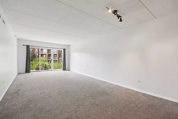 Des Plaines, IL 60016,650 S River Road #306