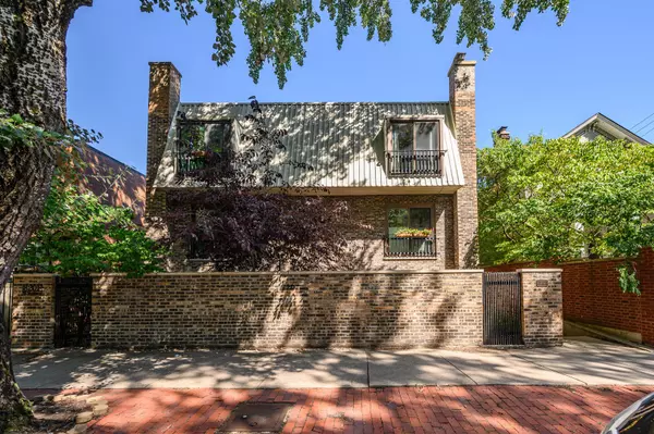 Chicago, IL 60657,820 W WOLFRAM Street #B