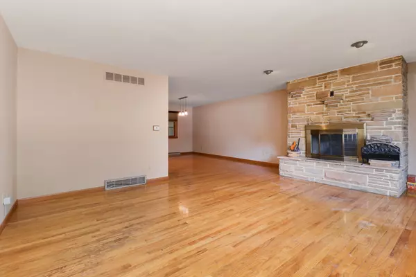 Bloomington, IL 61701,1615 S Roosevelt Avenue