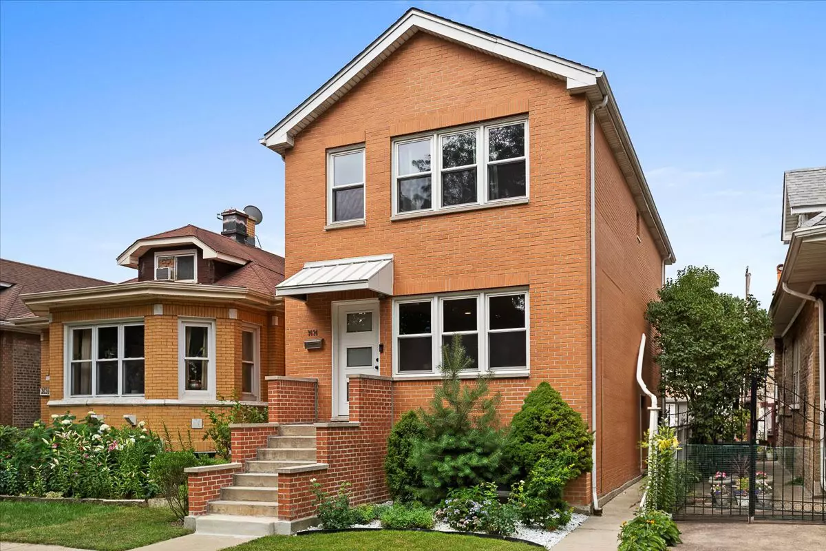 Chicago, IL 60618,3634 N Mozart Street