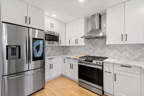 Chicago, IL 60618,3634 N Mozart Street