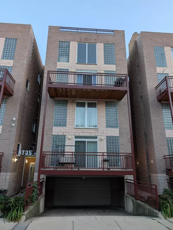8735 W CATHERINE Avenue #8, Chicago, IL 60656