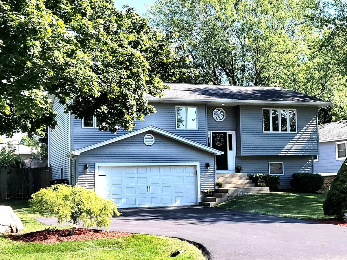 Lindenhurst, IL 60046,205 Countryside Lane