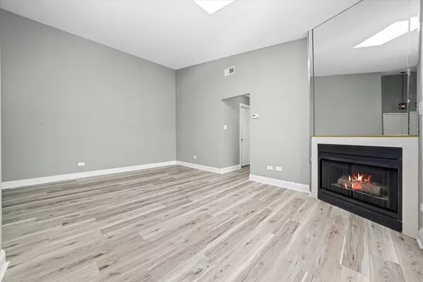 Homewood, IL 60430,3048 Matthew Lane #B3