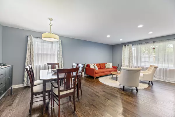 Mount Prospect, IL 60056,909 S We Go Trail