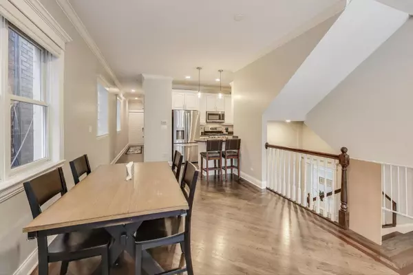 Chicago, IL 60614,914 W Wrightwood Avenue #1