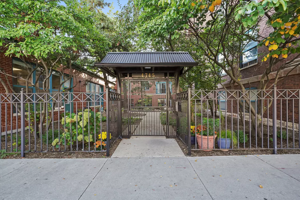 Chicago, IL 60640,4745 N Ravenswood Avenue #113