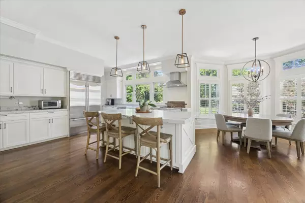 Hinsdale, IL 60521,133 E Walnut Street