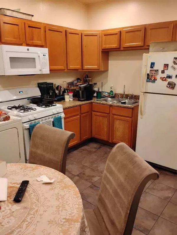 Chicago, IL 60651,4032 W Kamerling Avenue