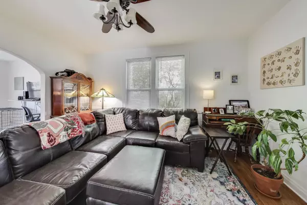 Lake Forest, IL 60045,869 N Mckinley Road