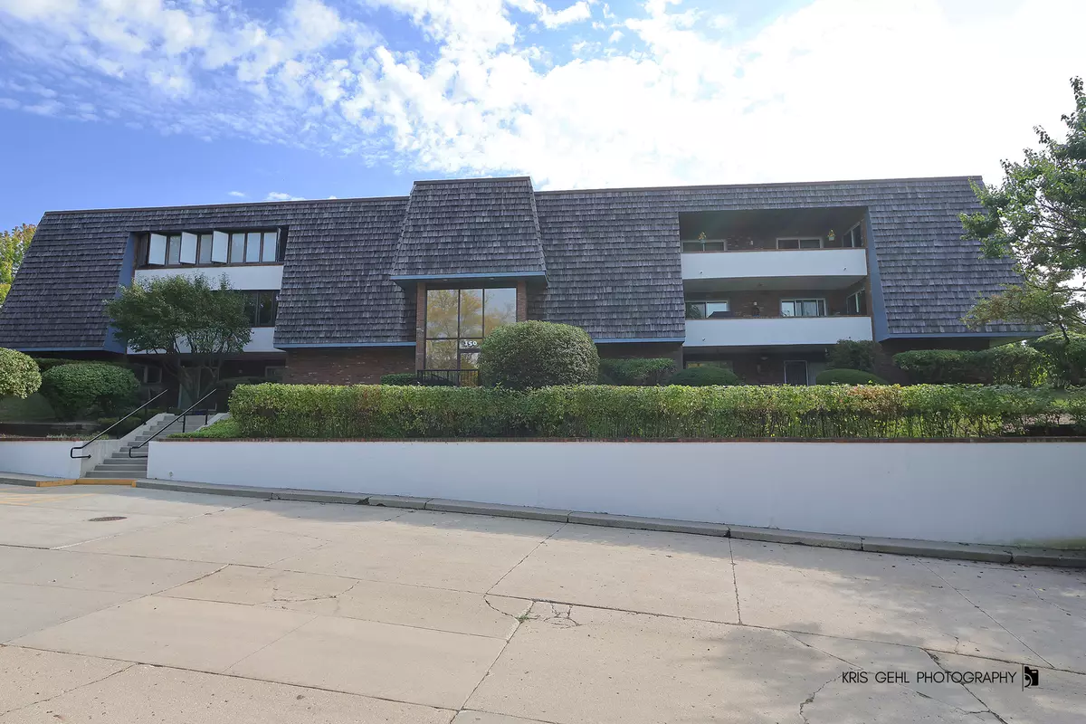 Libertyville, IL 60048,150 Red Top Drive #304