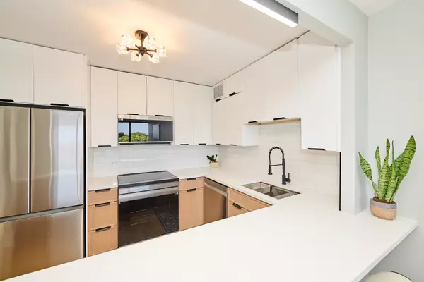 Chicago, IL 60640,5415 N Sheridan Road #502