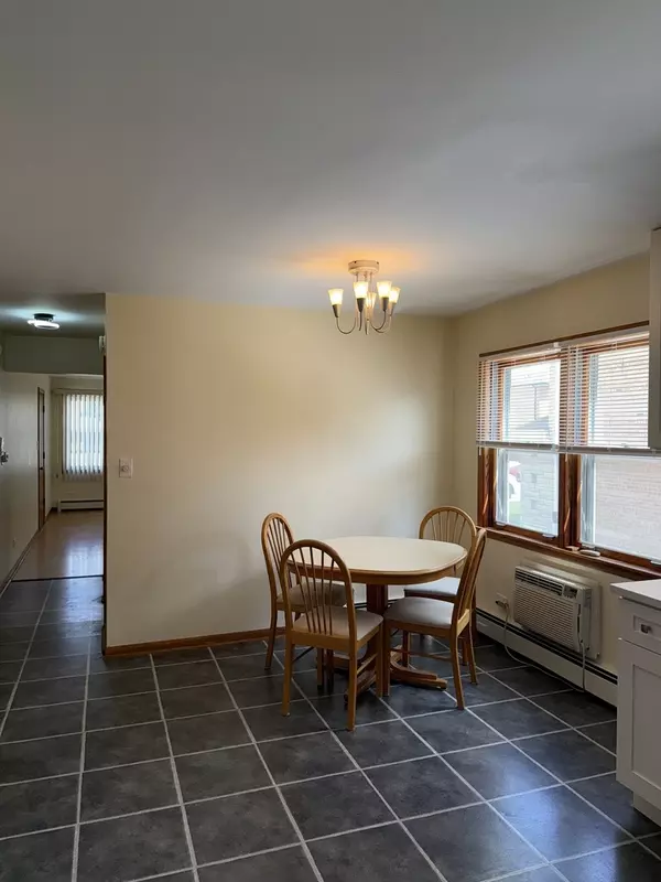 Chicago, IL 60656,8315 W Berwyn Avenue #1