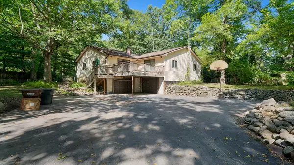 5134 Walnut Grove Drive, Poplar Grove, IL 61065