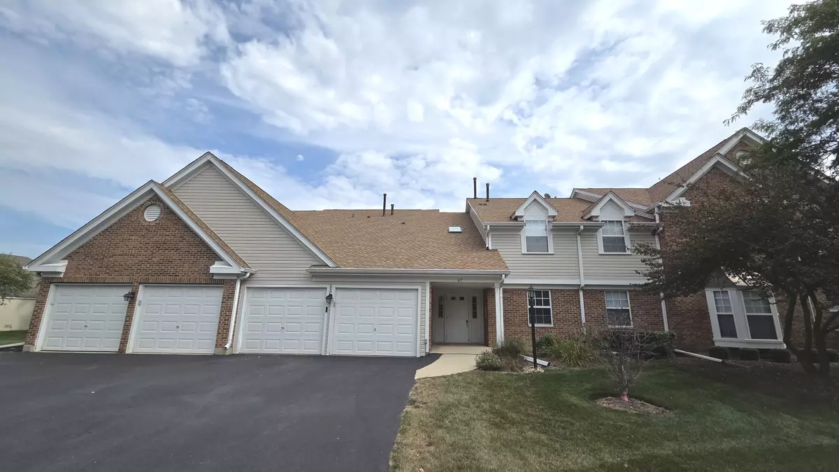 Schaumburg, IL 60193,67 Beechmont Court #W2