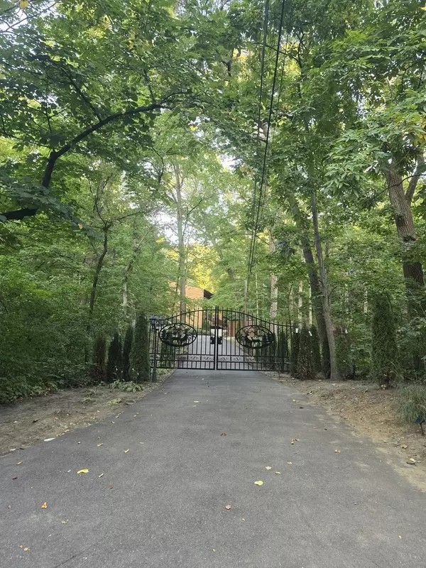 Palos Park, IL 60464,11905 S Lakewood Avenue