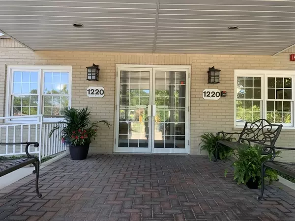 Glenview, IL 60025,1220 Depot Street #313