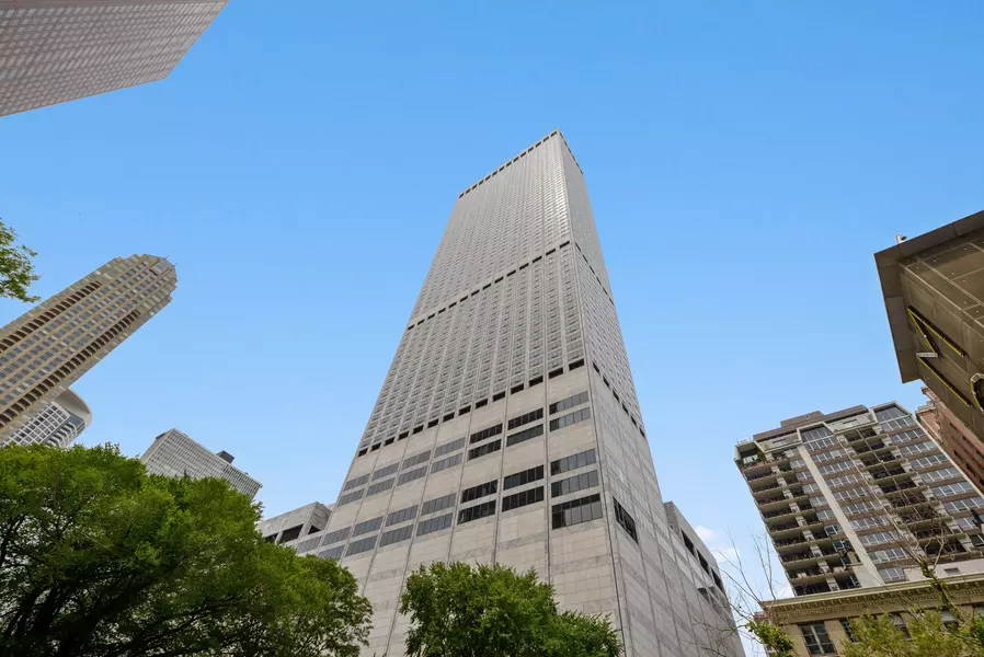 180 E PEARSON Street #4104, Chicago, IL 60611