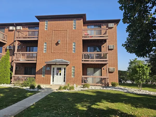 Glendale Heights, IL 60139,1160 Cedar Street #3A