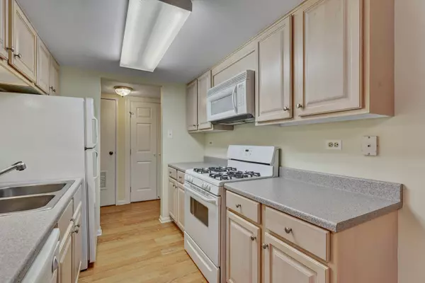 Downers Grove, IL 60516,512 Redondo Drive #112