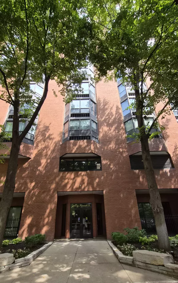 Chicago, IL 60605,899 S Plymouth Court #704