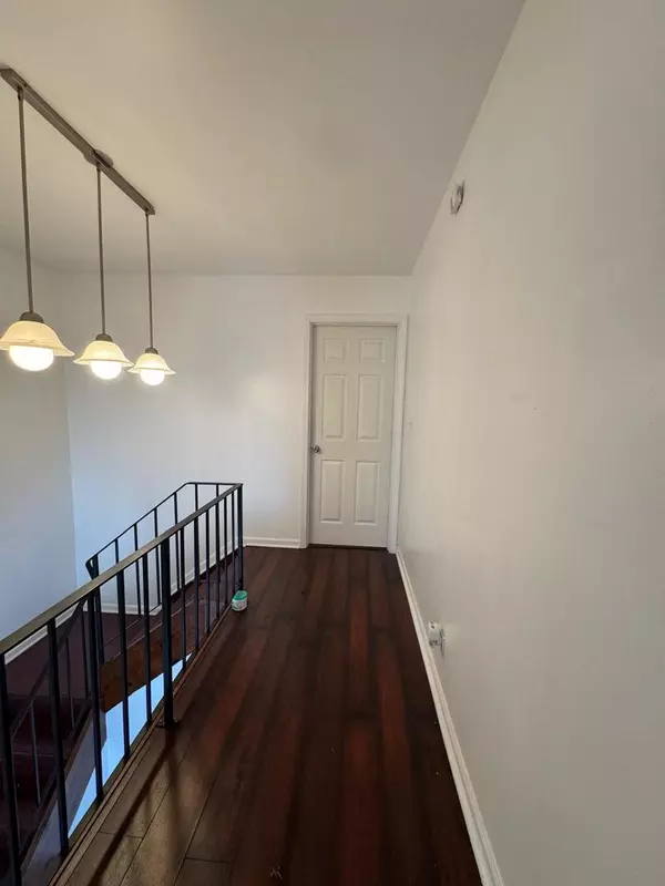 Burnham, IL 60633,2605 E Martha Place