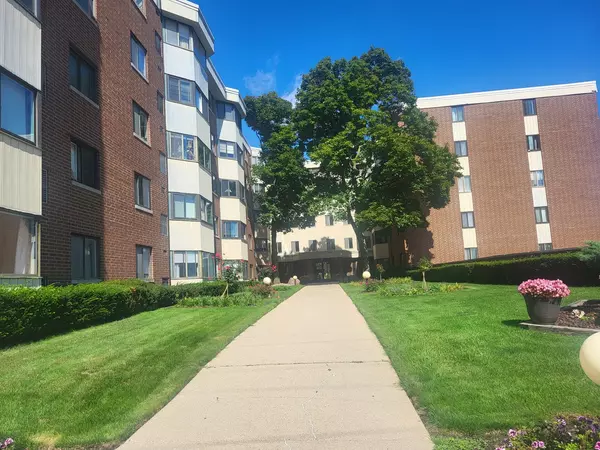 Morton Grove, IL 60053,5500 Lincoln Avenue #109