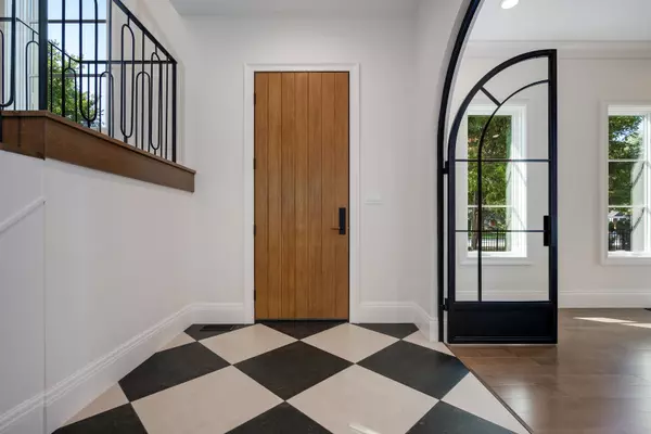 Glenview, IL 60025,809 Lenox Road