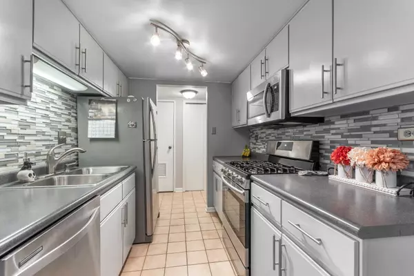 Downers Grove, IL 60516,512 Redondo Drive #512