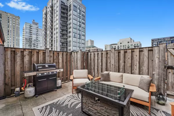 Chicago, IL 60654,400 W Ontario Street #703