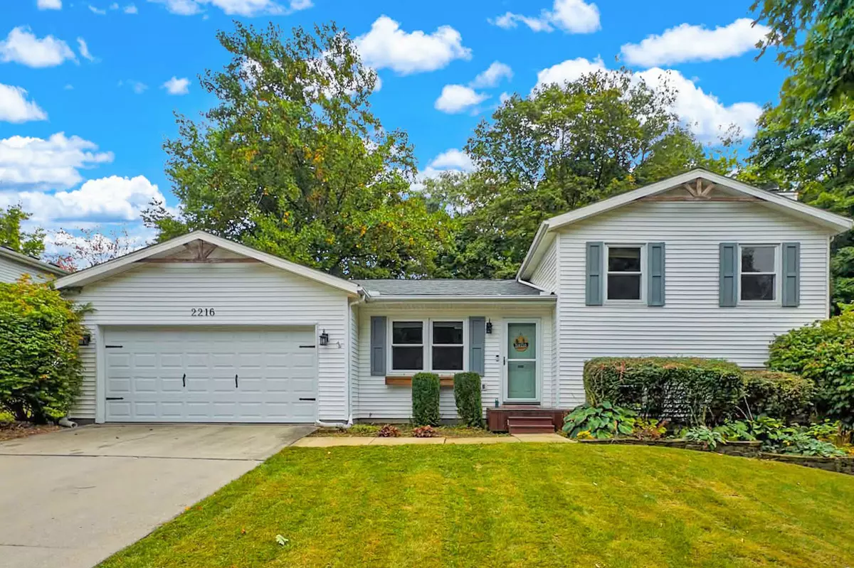 Bloomington, IL 61701,2216 Woodhavens Drive