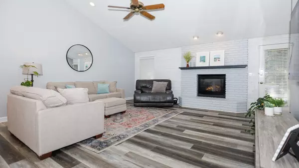 Bloomington, IL 61705,8989 Tamarac Way