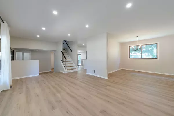 Libertyville, IL 60048,1209 Garfield Avenue