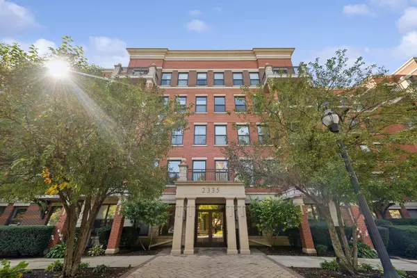 2335 W Belle Plaine Avenue #205, Chicago, IL 60618
